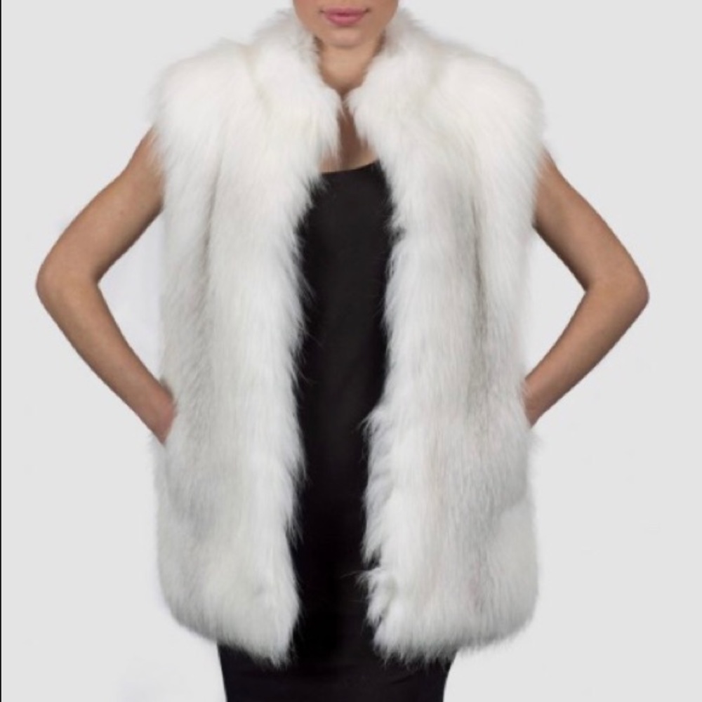 2017 White faux fur vest